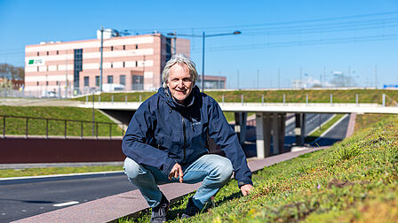 Marc Zwart, ontwerper groen bij de gemeente en medeverantwoordelijk voor de groene uitstraling van de spoordonderdoorgang.